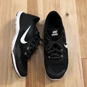 Nike Womens Nike Flex Trainer 5 Cross Trainig Sneaker Size 8.5